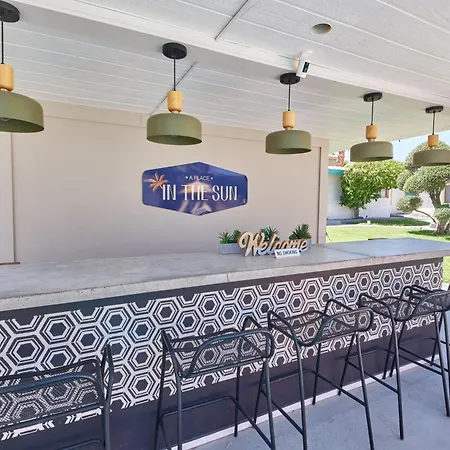 A Place In The Sun Hotel - Adults Only Big Units, 24H Heated Pool & Spa In 1 Acre Park Prime Location, Dog Friendly, Top Midcentury Modern Boutique Hotel-2